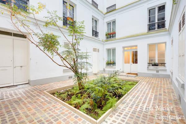 Ternes - Maillot, Local 3 pièces style atelier, bureau ou cabinet avec terrasse sans vis à vis