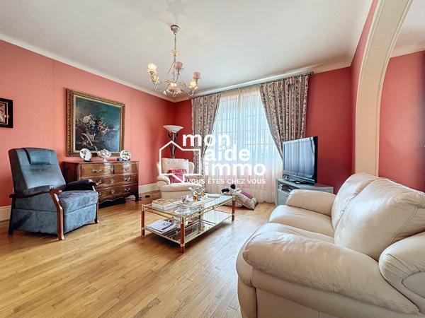 Vaste ensemble immobilier sur 1500 m²