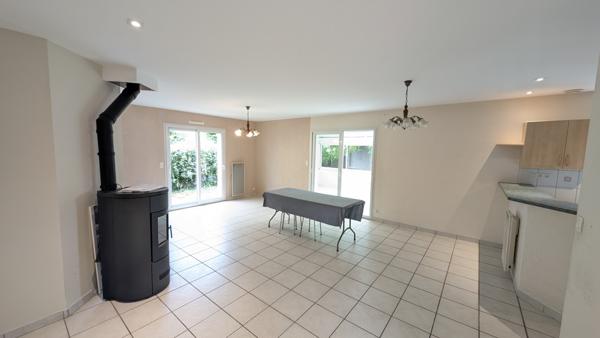 Janzé (35150) Rare à la vente – Maison plain-pied avec véranda et dépendances