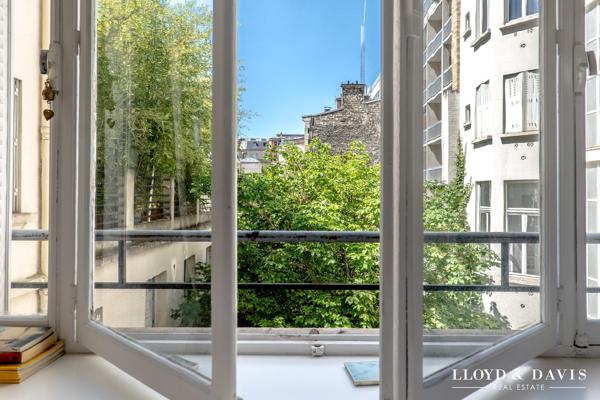APPARTEMENT  DE CHARME AVEC  SUPERBE TERRASSE PRES DU PARC MONCEAU