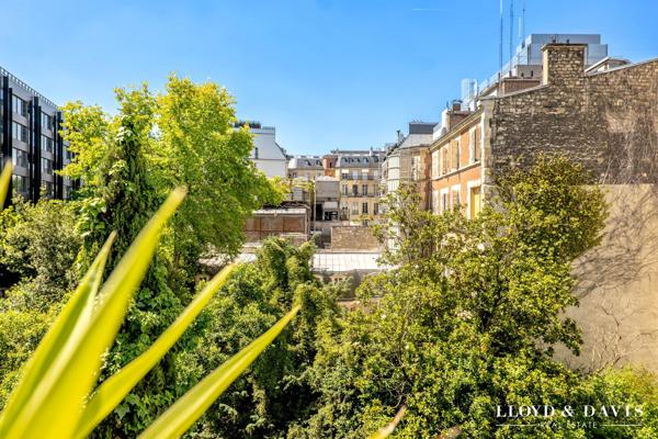 APPARTEMENT  DE CHARME AVEC  SUPERBE TERRASSE PRES DU PARC MONCEAU