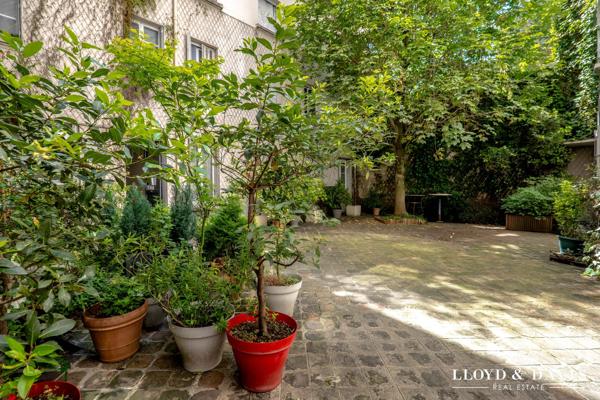 APPARTEMENT  DE CHARME AVEC  SUPERBE TERRASSE PRES DU PARC MONCEAU