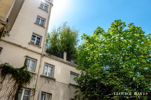 APPARTEMENT  DE CHARME AVEC  SUPERBE TERRASSE PRES DU PARC MONCEAU