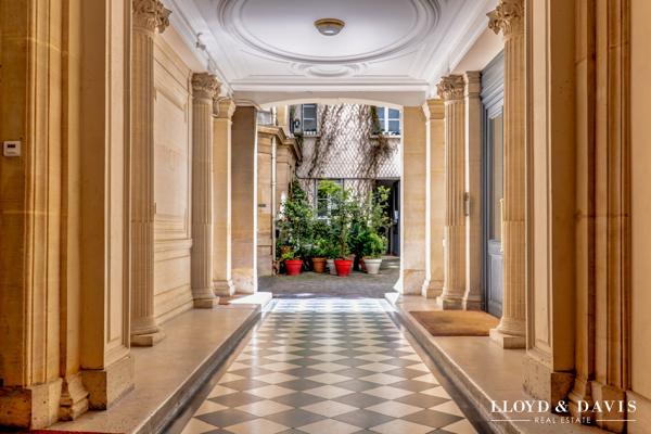 APPARTEMENT  DE CHARME AVEC  SUPERBE TERRASSE PRES DU PARC MONCEAU