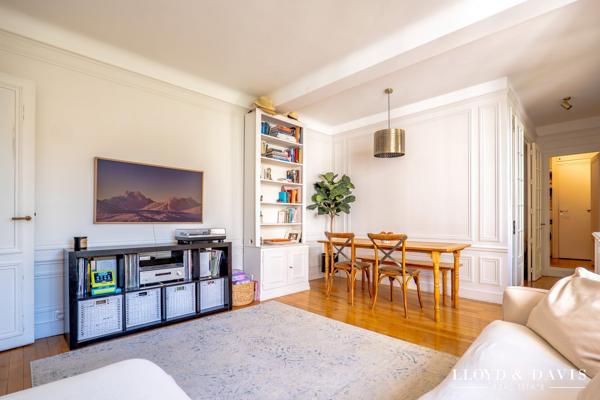 APPARTEMENT  DE CHARME AVEC  SUPERBE TERRASSE PRES DU PARC MONCEAU