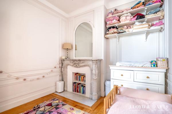 APPARTEMENT  DE CHARME AVEC  SUPERBE TERRASSE PRES DU PARC MONCEAU