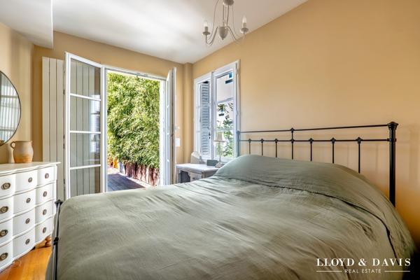 APPARTEMENT  DE CHARME AVEC  SUPERBE TERRASSE PRES DU PARC MONCEAU