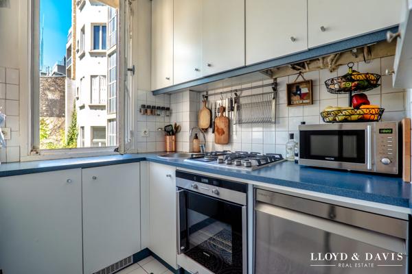 APPARTEMENT  DE CHARME AVEC  SUPERBE TERRASSE PRES DU PARC MONCEAU