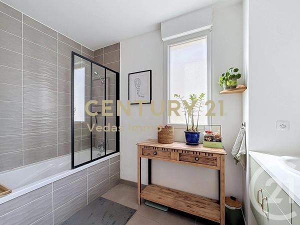 Appartement F4 à vendre  4 pièces - 82,40 m 2   ST JEAN DE VEDAS  - 34