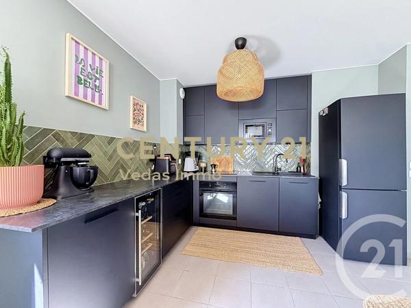 Appartement F4 à vendre  4 pièces - 82,40 m 2   ST JEAN DE VEDAS  - 34