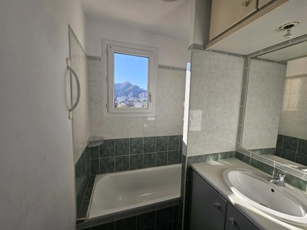 Appartement à vendre 3 pièces MARSEILLE 10EME ARRONDISSEMENT (13)
