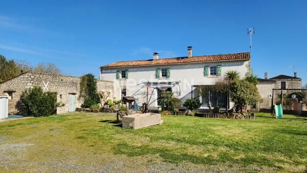 Charmante maison, 4 chambres, dépendances, jardin clos, accès rivière à Saint Pierre le Vieux