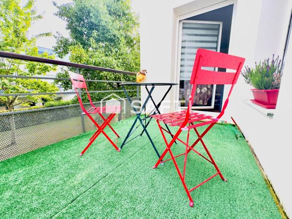 Grand studio lumineux  avec balcon et parking, tout à pied!