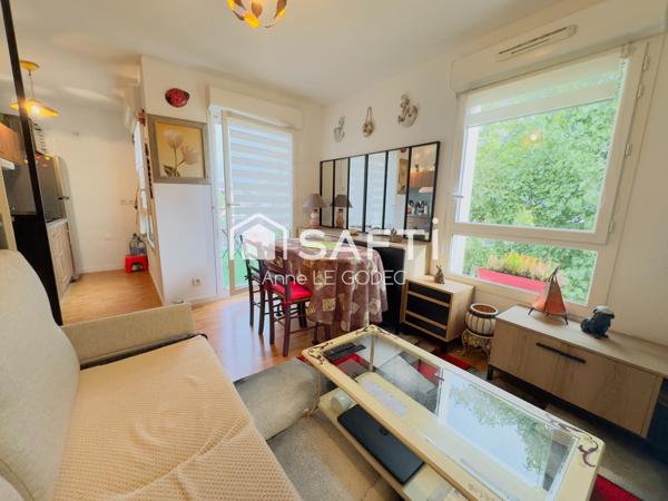 Grand studio lumineux  avec balcon et parking, tout à pied!