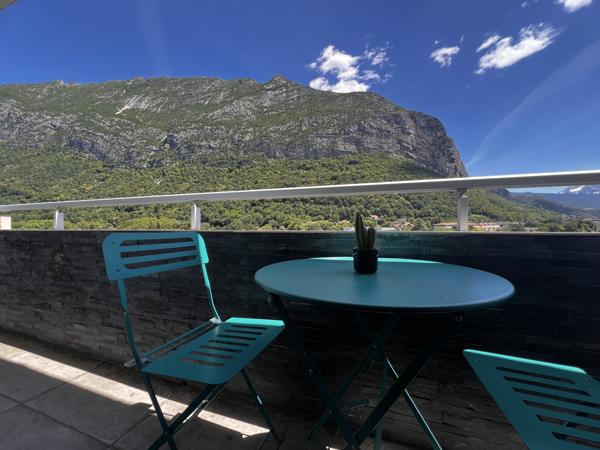 Appartement
         3 pièces
        - 59 m² 195 000 € *