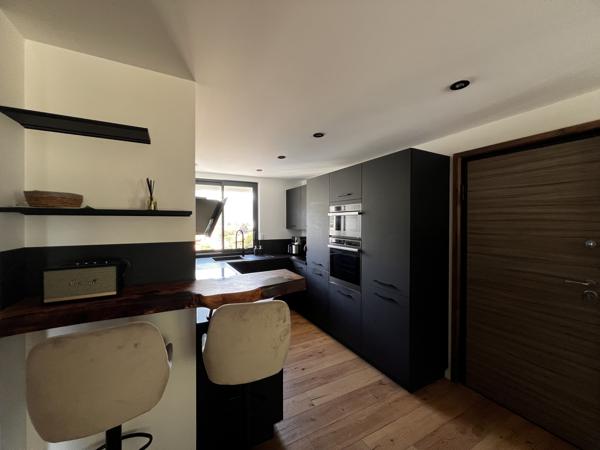 Appartement
         3 pièces
        - 59 m² 195 000 € *