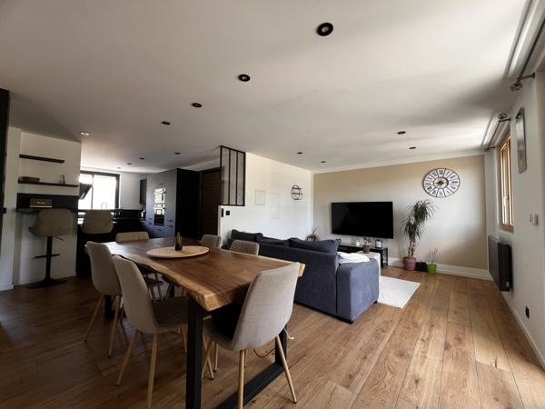 Appartement
         3 pièces
        - 59 m² 195 000 € *