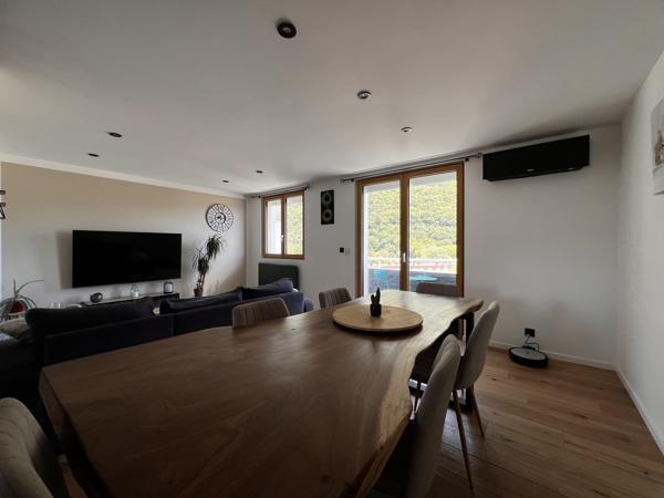 Appartement
         3 pièces
        - 59 m² 195 000 € *