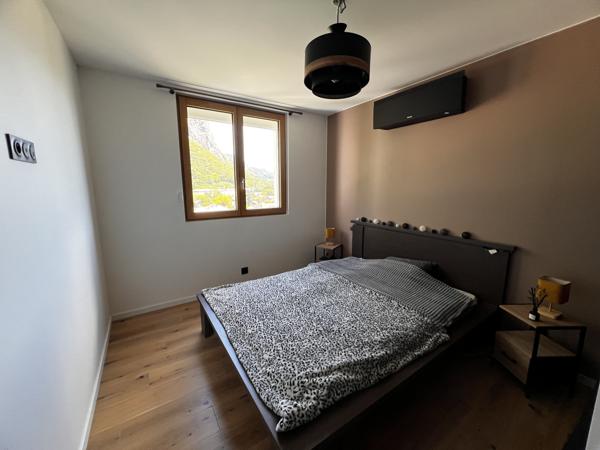 Appartement
         3 pièces
        - 59 m² 195 000 € *