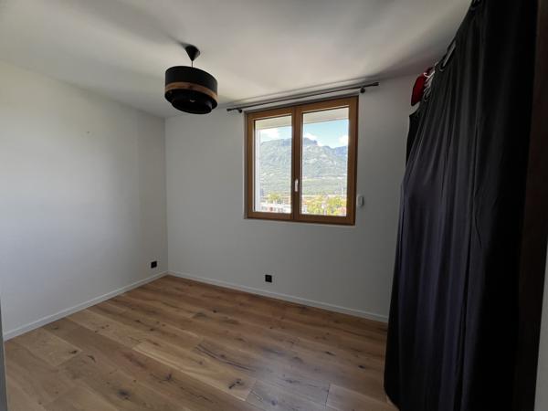 Appartement
         3 pièces
        - 59 m² 195 000 € *