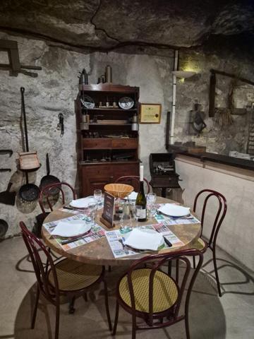 CESSION D’UNE AFFAIRE EMBLÉMATIQUE – VAL DE LOIRE FONDS DE COMMERCE ET MURS