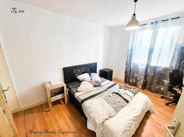 Immeuble de 3 appartements avec garages et jardins