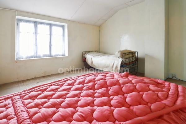 Maison de Ville sur deux niveaux - 3 pièces - 2 chambres - Dépendance - Garage - Terrain 609 m² - 87210 LE DORAT