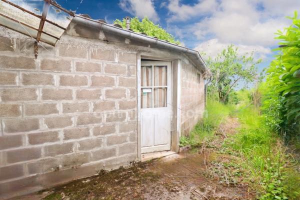 Maison de Ville sur deux niveaux - 3 pièces - 2 chambres - Dépendance - Garage - Terrain 609 m² - 87210 LE DORAT