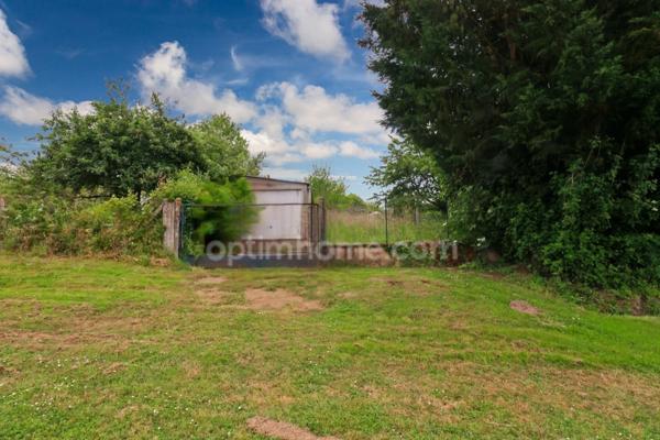 Maison de Ville sur deux niveaux - 3 pièces - 2 chambres - Dépendance - Garage - Terrain 609 m² - 87210 LE DORAT