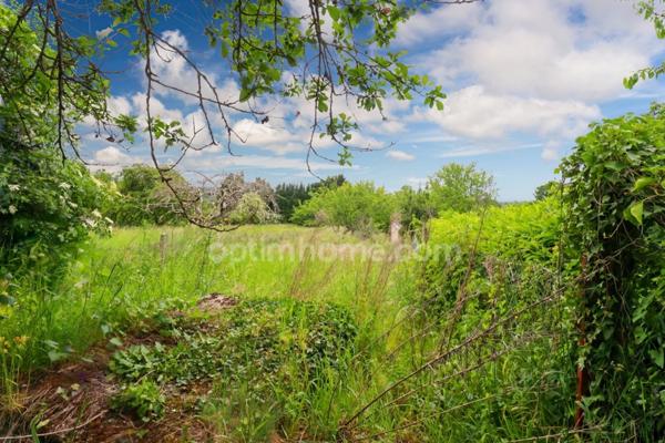 Maison de Ville sur deux niveaux - 3 pièces - 2 chambres - Dépendance - Garage - Terrain 609 m² - 87210 LE DORAT