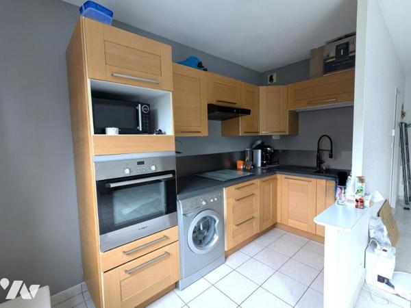 APPARTEMENT 2 PIECES - STATIONNEMENT - BALCON