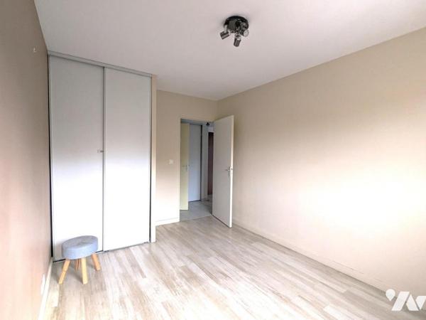APPARTEMENT 2 PIECES - STATIONNEMENT - BALCON