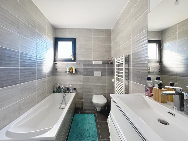 Reyrieux (01600) Maison familiale moderne et éco-performante: