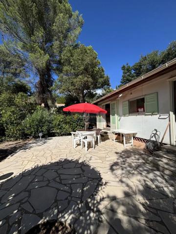 Vente                                                      Terrain
                        
                                         540 m2                     à Fréjus