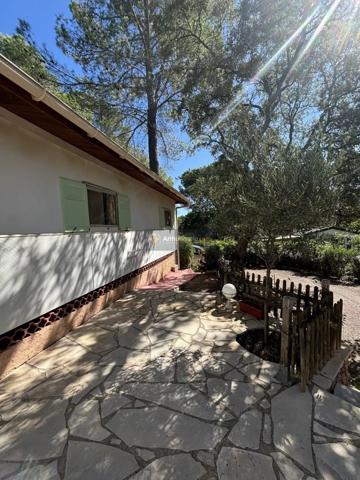 Vente                                                      Terrain
                        
                                         540 m2                     à Fréjus