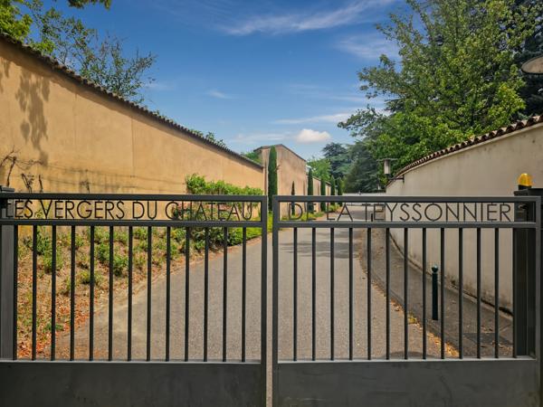 Appartement
         2 pièces
        - 50 m² Exclusivité 225 000 € *