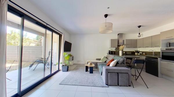 Appartement
         2 pièces
        - 50 m² Exclusivité 225 000 € *