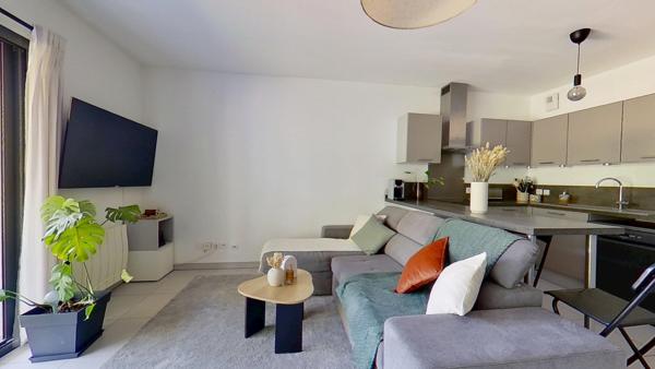 Appartement
         2 pièces
        - 50 m² Exclusivité 225 000 € *