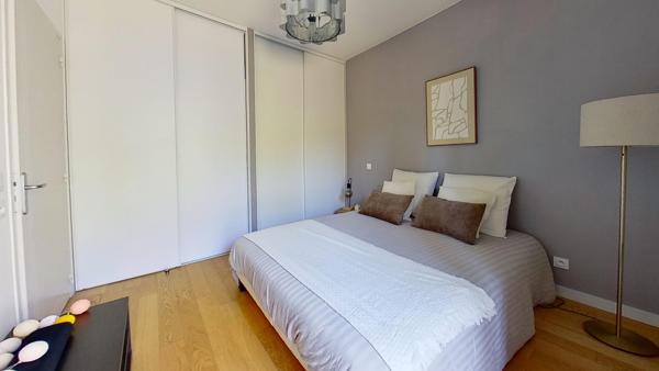 Appartement
         2 pièces
        - 50 m² Exclusivité 225 000 € *