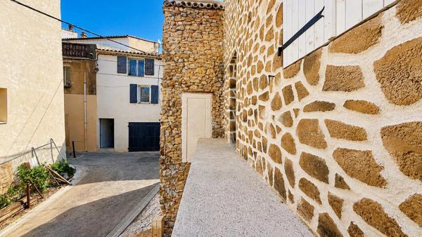 Vente                                                      Appartement
                        
                     3 pièces                      65 m2                     à Pourrières