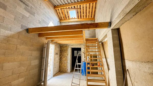 Vente                                                      Appartement
                        
                     3 pièces                      65 m2                     à Pourrières