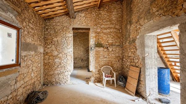 Vente                                                      Appartement
                        
                     3 pièces                      65 m2                     à Pourrières