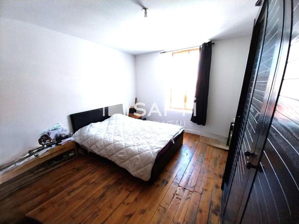 Immeuble - Deux Grands Appartements à Aigueperse pour habiter ou pour louer