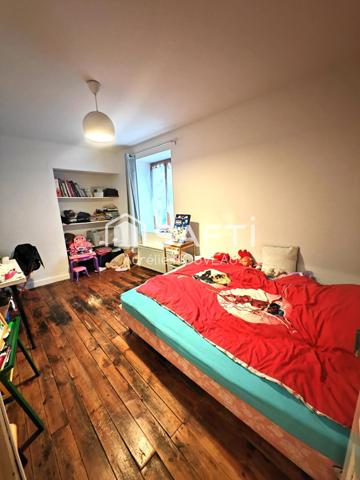 Immeuble - Deux Grands Appartements à Aigueperse pour habiter ou pour louer