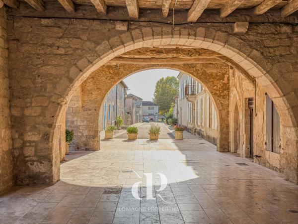 Castelsagrat (82400) L'art de vivre – Une maison de village audacieusement restaurée