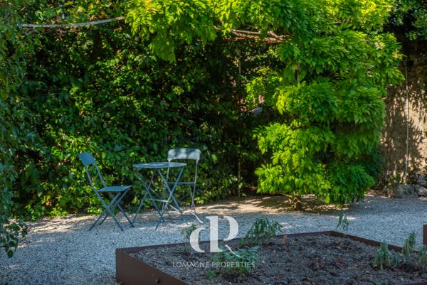 Castelsagrat (82400) L'art de vivre – Une maison de village audacieusement restaurée