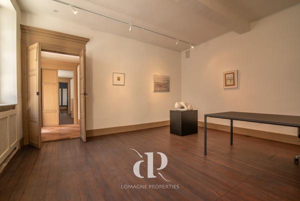 Castelsagrat (82400) L'art de vivre – Une maison de village audacieusement restaurée