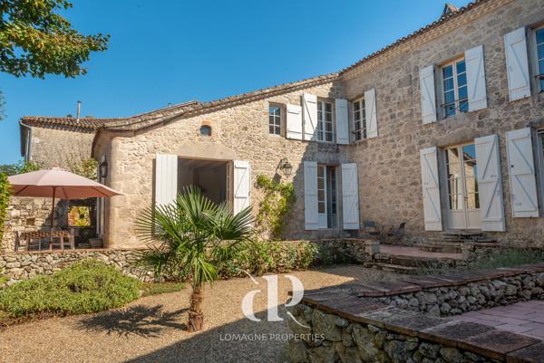 Castelsagrat (82400) L'art de vivre – Une maison de village audacieusement restaurée