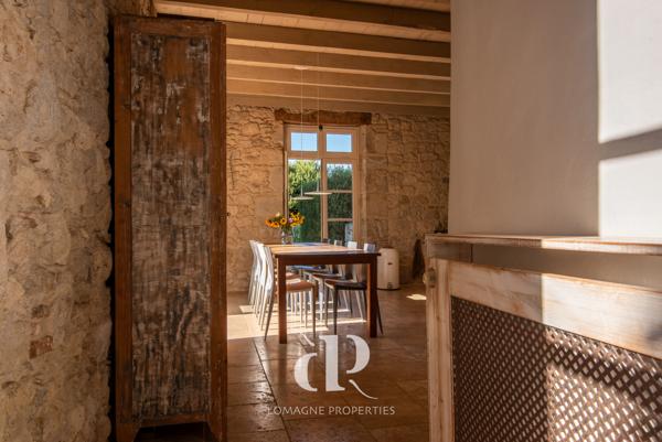 Castelsagrat (82400) L'art de vivre – Une maison de village audacieusement restaurée