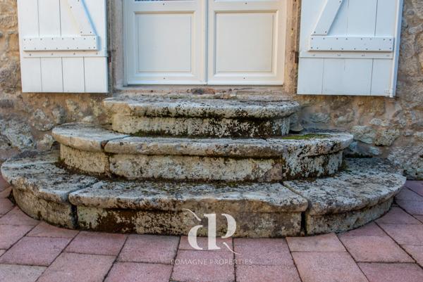 Castelsagrat (82400) L'art de vivre – Une maison de village audacieusement restaurée